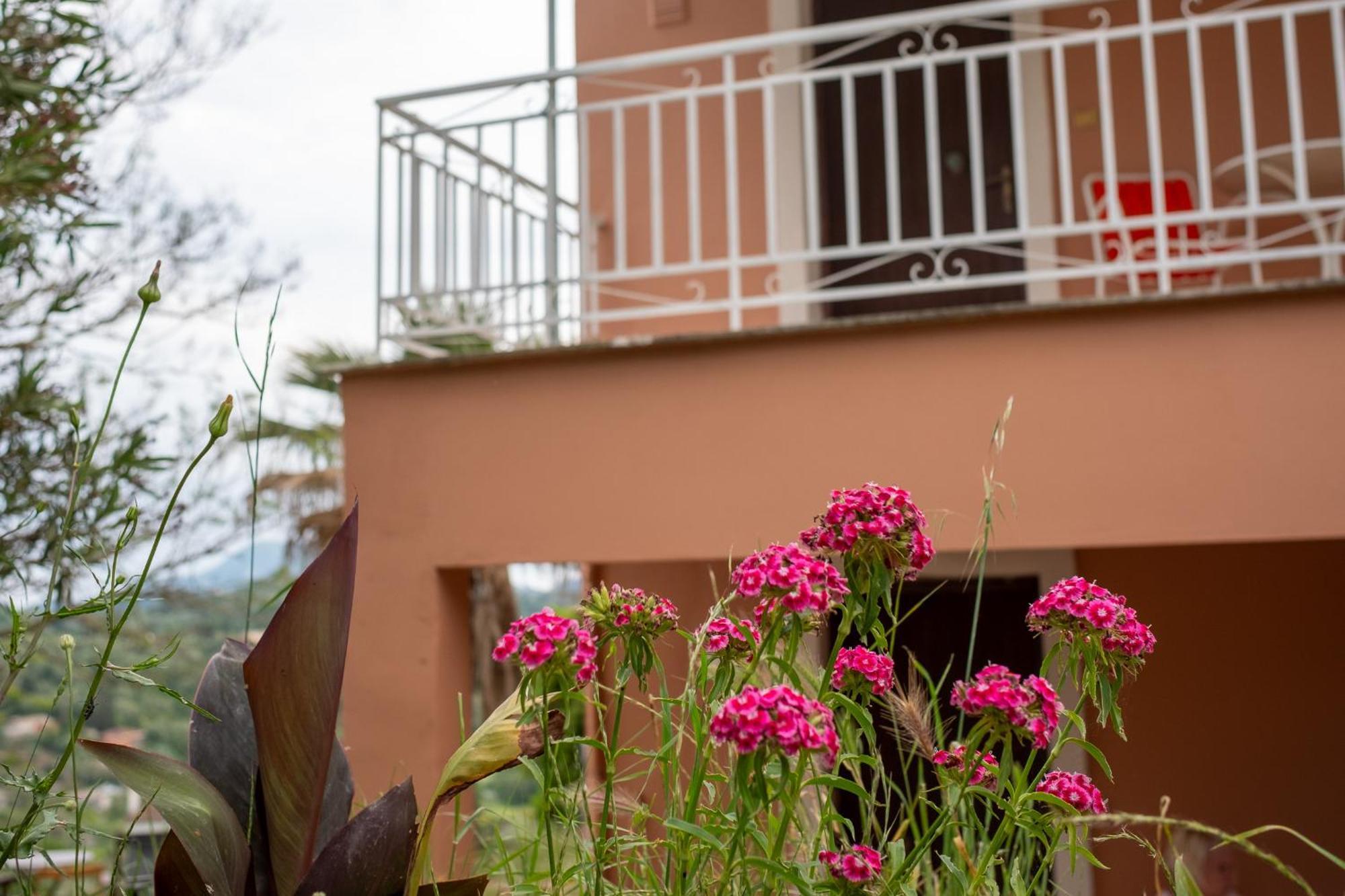Апартаменты Kokkini Peach House Kokkinion Экстерьер фото