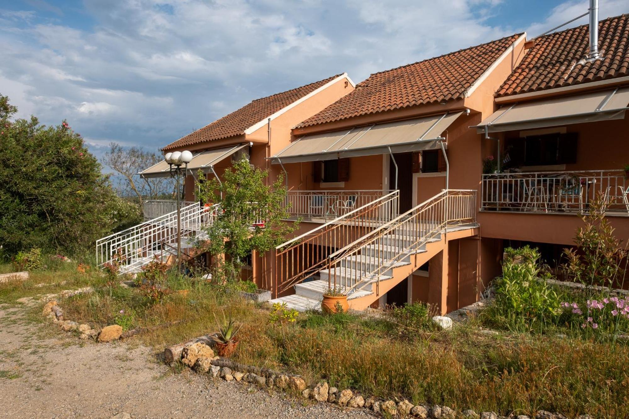 Апартаменты Kokkini Peach House Kokkinion Экстерьер фото